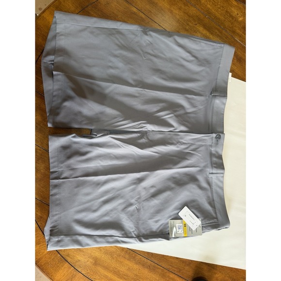 PGA Tour Other - NWT Mens PGA Tour Active Gripper Waistband Gray Golf Shorts Size 48